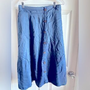 Plus size 4X skirt with button midi length
Chambray fabric Button front
pockets